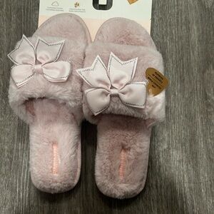 Pink Fuzzy Slippers with Bow size 9/10